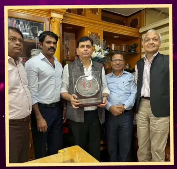 Senior Management of Viva Group with the award